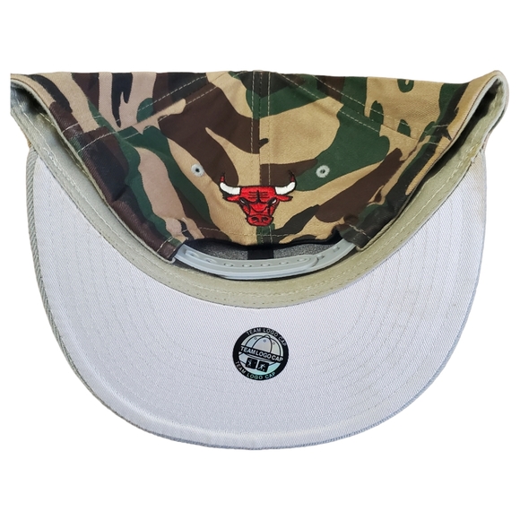 Camo Chicago Bulls SnapBack Adjustable One Size Fits All FlatBrim Baseball Cap - Picture 4 of 4